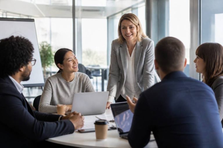 Comment la formation aux compétences de l’IA responsable devient un levier stratégique pour les entreprises, les RH et les carrières de demain