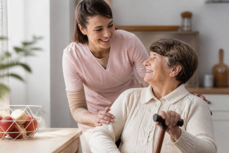 Accompagnant éducatif et social : formation, missions et débouchés professionnels