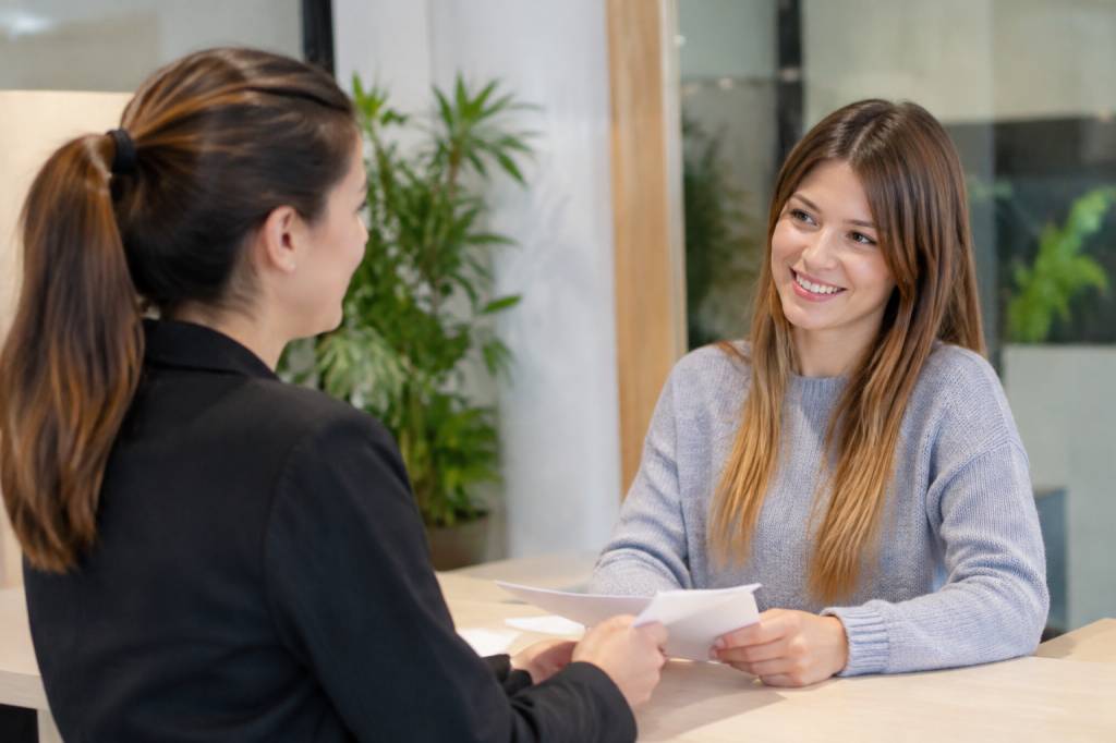 Accueil relation clients et usagers bac pro : métiers, compétences et débouchés